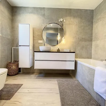 Contemporaine, 5 Voyageurs Avec Piscine, Jardin Et Proche Du Bord De Villa *