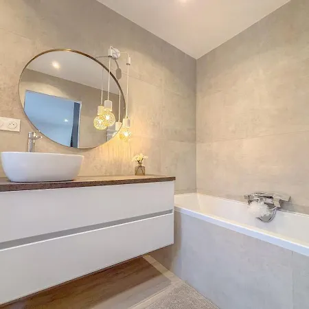 Contemporaine, 5 Voyageurs Avec Piscine, Jardin Et Proche Du Bord De Вилла Сен-Рафаэль