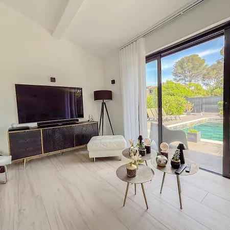 Villa Contemporaine, 5 Voyageurs Avec Piscine, Jardin Et Proche Du Bord De Saint-Raphael (Var)