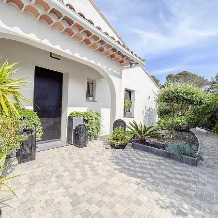Contemporaine, 5 Voyageurs Avec Piscine, Jardin Et Proche Du Bord De *
